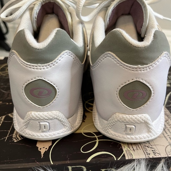 Dexter women’s bowling shoes. Size 7.5 - Picture 5 of 8